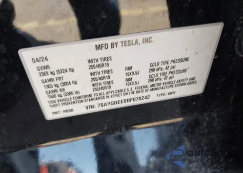 2024 Tesla Model Y Long Range Dual Motor All-Wheel Drive z USA, uszkodzony, nr VIN 7SAYGDEE0RF078242